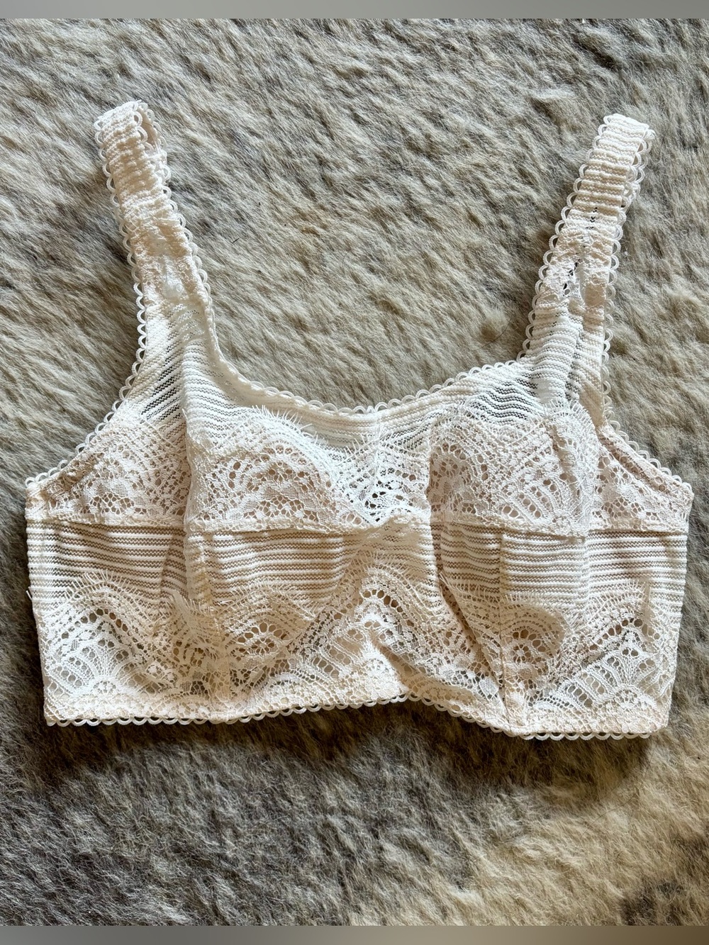 Victoria’s Secret White & Nude Lace Bra Top - new without tags